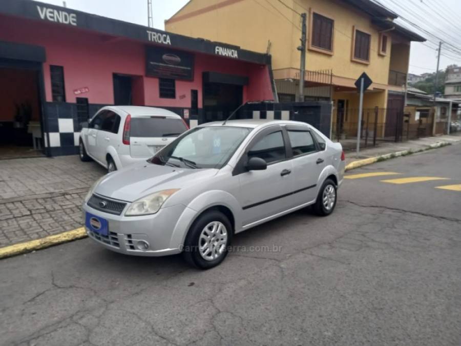 FORD - FIESTA - 2007/2008 - Prata - R$ 23.000,00