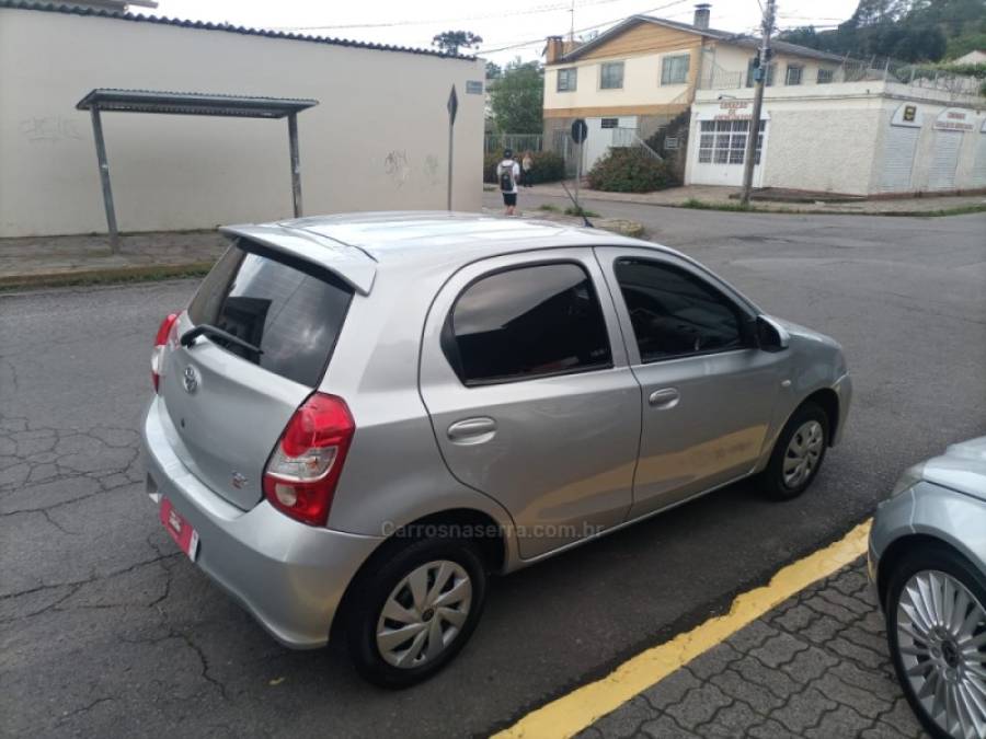 TOYOTA - ETIOS - 2017/2018 - Prata - R$ 53.900,00