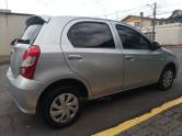 TOYOTA - ETIOS - 2017/2018 - Prata - R$ 53.900,00