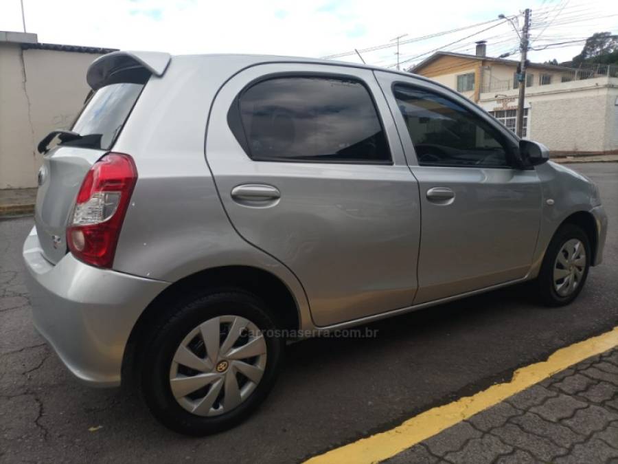 TOYOTA - ETIOS - 2017/2018 - Prata - R$ 53.900,00
