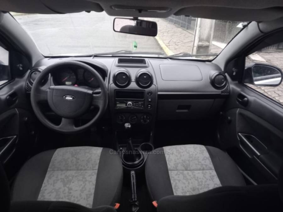 FORD - FIESTA - 2007/2008 - Prata - R$ 23.000,00