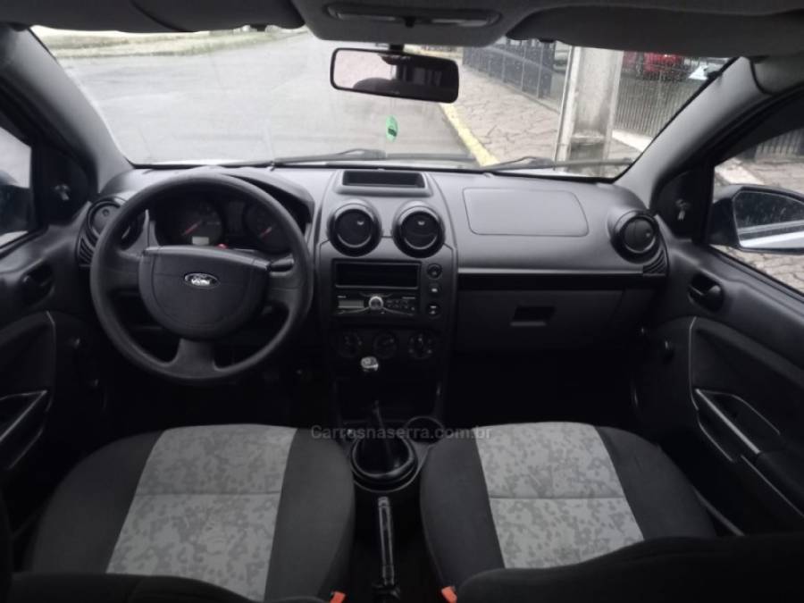 FORD - FIESTA - 2007/2008 - Prata - R$ 23.000,00