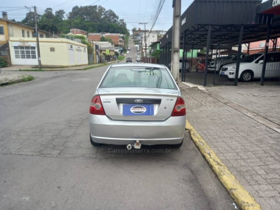 FORD - FIESTA - 2007/2008 - Prata - R$ 23.000,00