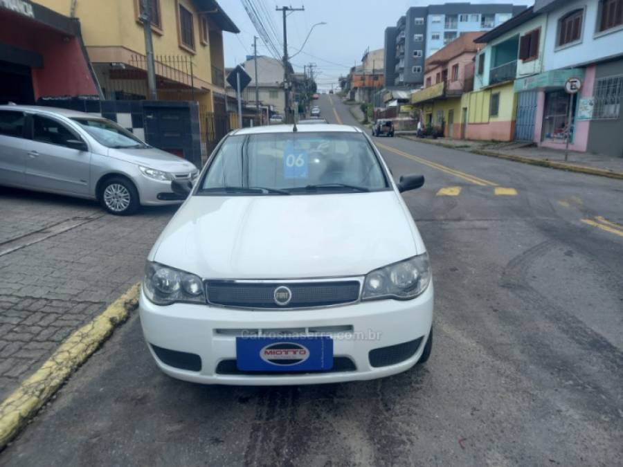 FIAT - PALIO - 2005/2006 - Branca - R$ 26.000,00