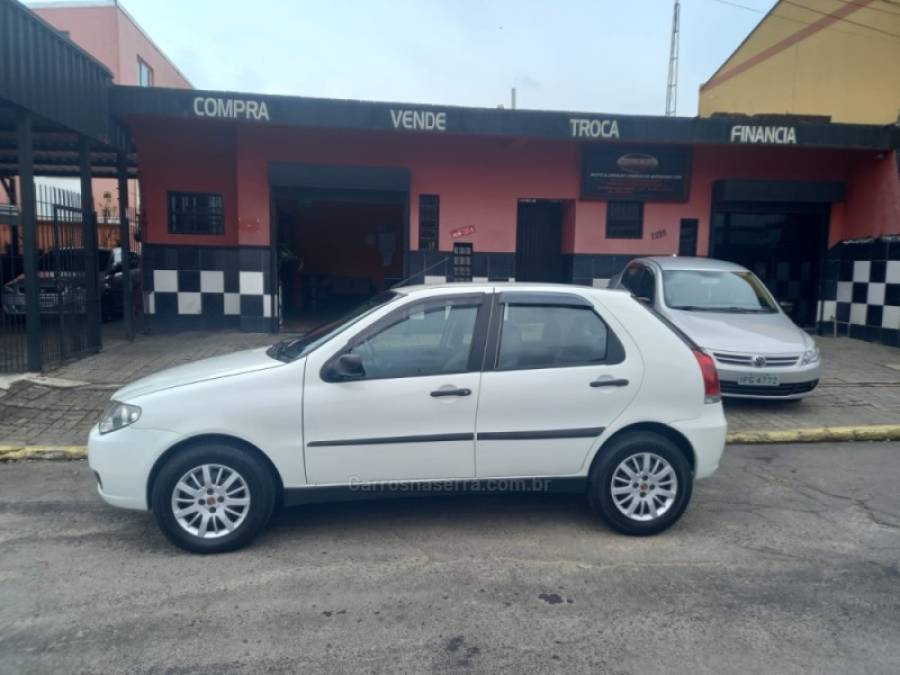 FIAT - PALIO - 2005/2006 - Branca - R$ 26.000,00