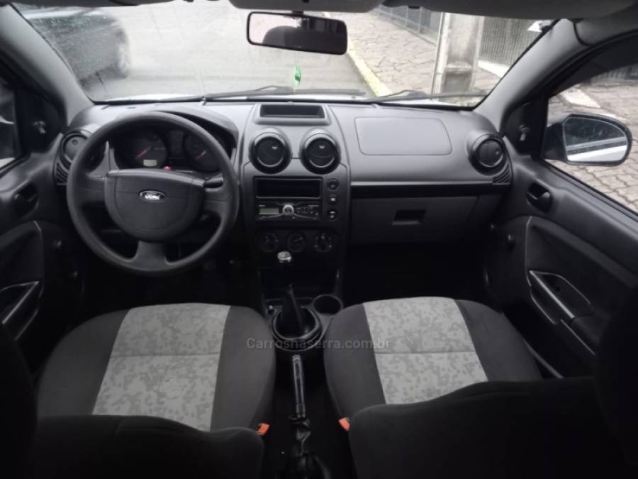 FORD - FIESTA - 2007/2008 - Prata - R$ 23.000,00