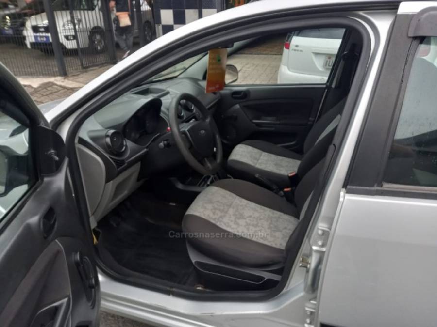FORD - FIESTA - 2007/2008 - Prata - R$ 23.000,00