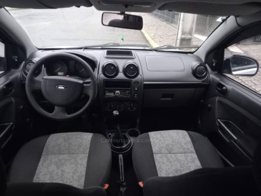 FORD - FIESTA - 2007/2008 - Prata - R$ 23.000,00