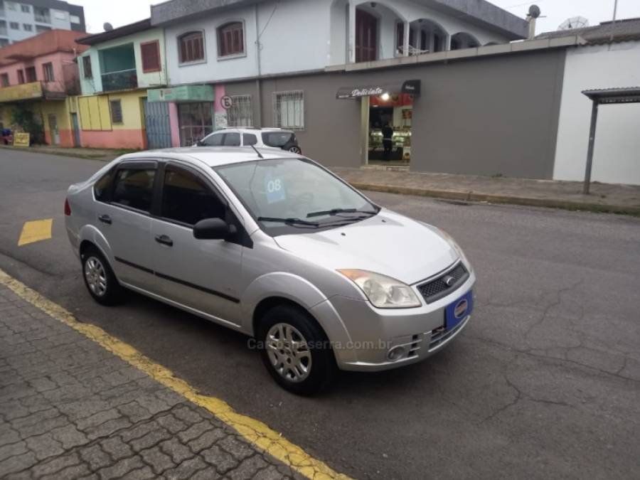 FORD - FIESTA - 2007/2008 - Prata - R$ 23.000,00