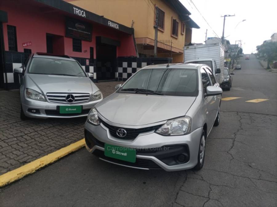 TOYOTA - ETIOS - 2017/2018 - Prata - R$ 53.900,00
