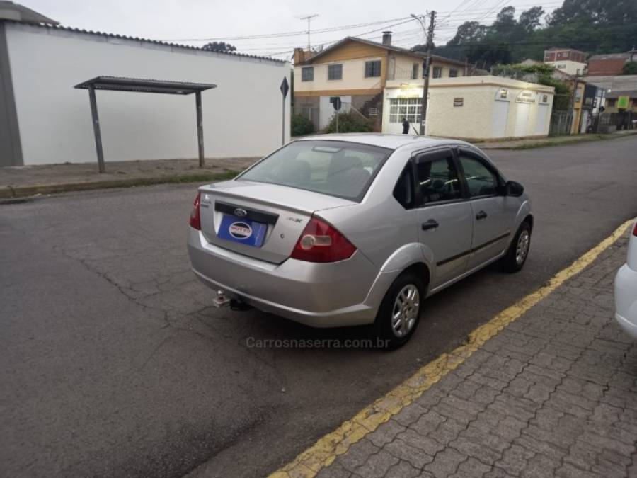 FORD - FIESTA - 2007/2008 - Prata - R$ 23.000,00