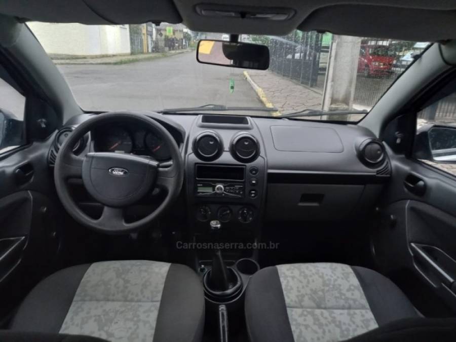 FORD - FIESTA - 2007/2008 - Prata - R$ 23.000,00