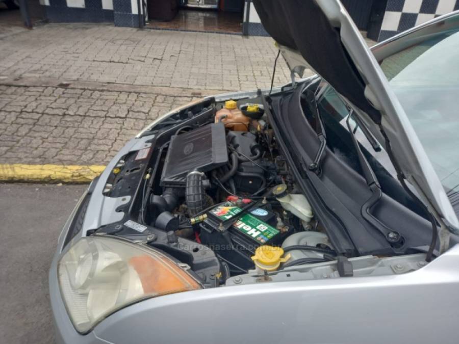 FORD - FIESTA - 2007/2008 - Prata - R$ 23.000,00